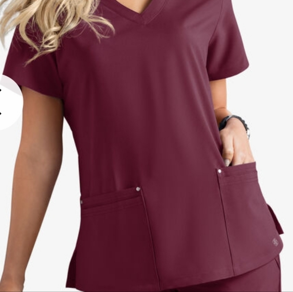 Easy stretch womens Scrub top. Size xs.